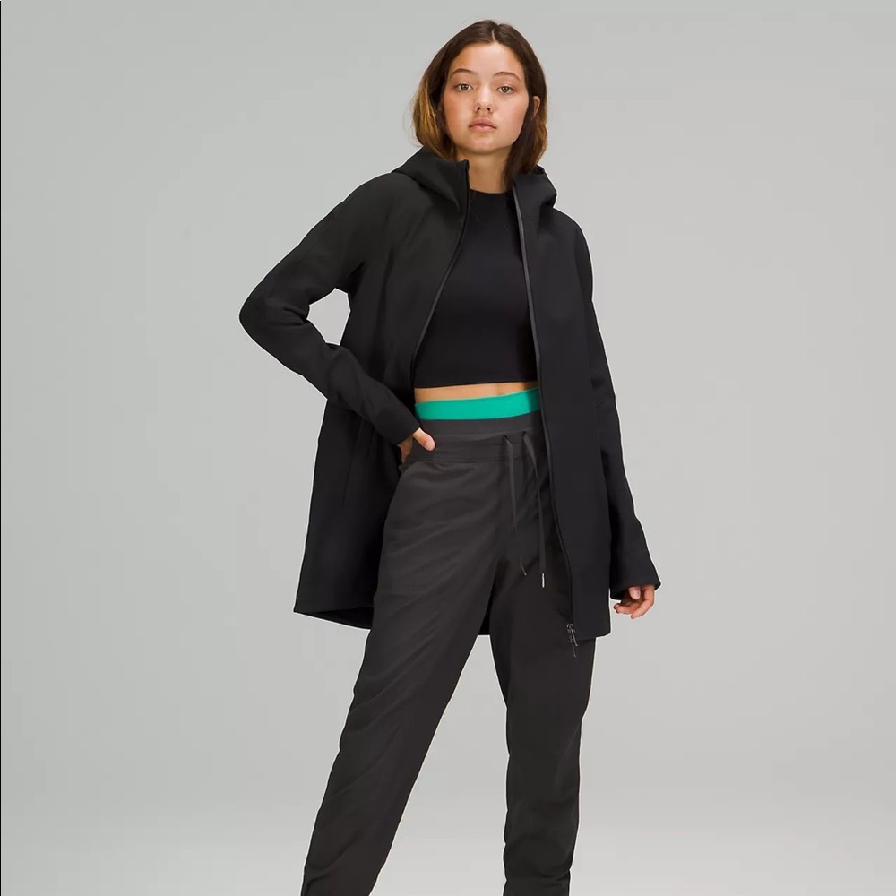 SOLD - Lululemon Apres Yoga Rain Coat - Size 6